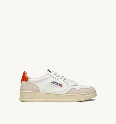 Autry Sneakers Medalist Bas En Cuir Blanc Et Orange Et Daim Beige 