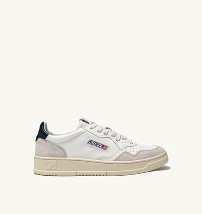 Autry Sneakers Medalist Bas En Cuir Blanc Et Bleu Et Daim Beige 