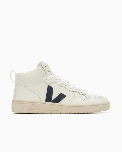 Veja  V-15 Suede 